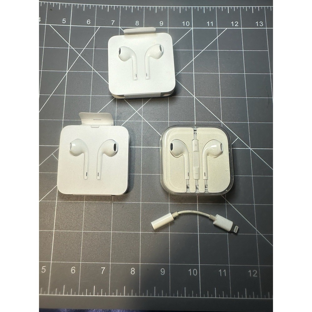 Lot Of 3 OEM Apple iPhone Wired Earpods Earphones Earbuds 3.5mm/Lightning NEW